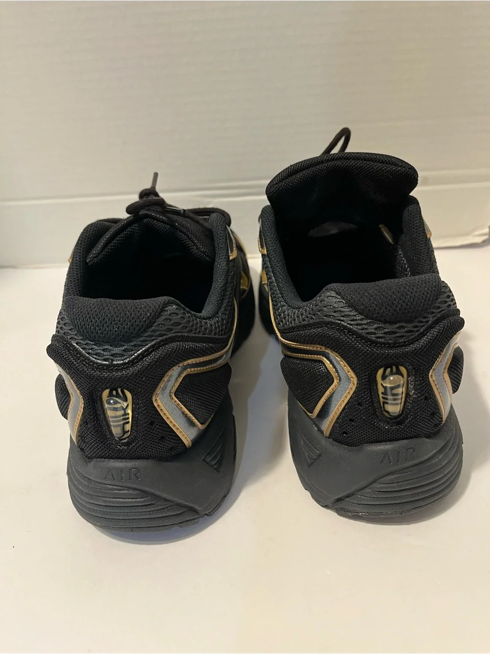 Nike Men’s Athletic Sneakers Black and Gold Size 13